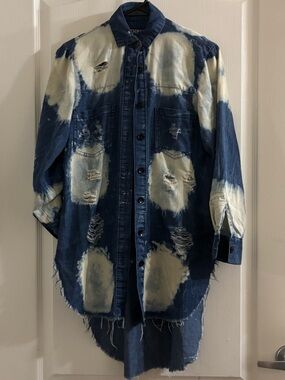 Thrill Blue and White Acid-Wash Distressed Button-Down Shirt